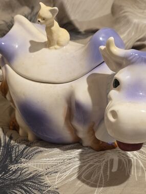 American Retro Lavender and White Ceramic Cow Cookie Jar with Kitten Lid RARE